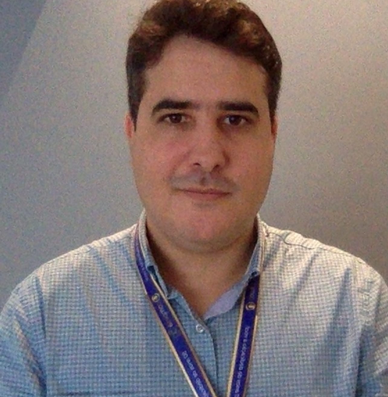 Antonio Lucena - Engenheiro de Telecomunicações, formado em 2007 pela UniJorge/BA, Especialista em Rede de Dados, trabalhou na Embratel como Analista de Serviços, e desde 2013 assumiu o cargo de Analista de Saneamento na Compesa, foi coordenador do Centro de Controle Operacional, e desde 2019 é o Gestor da Gerência de Automação da Compesa.